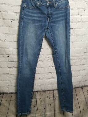 Lila Ryan Skinny Jeans Light Wash Distressed Size 27